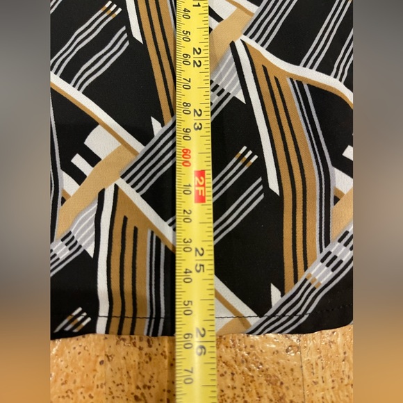 Dana Buchman  Women Size L Mixed Media Top for office or casual outing - Picture 15 of 15